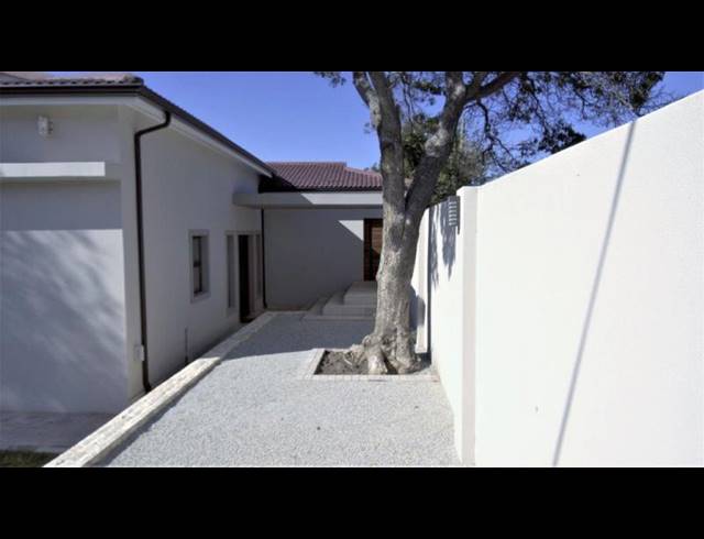 5 BEDROOM HOUSE FOR SALE IN PLETTENBERG BAY